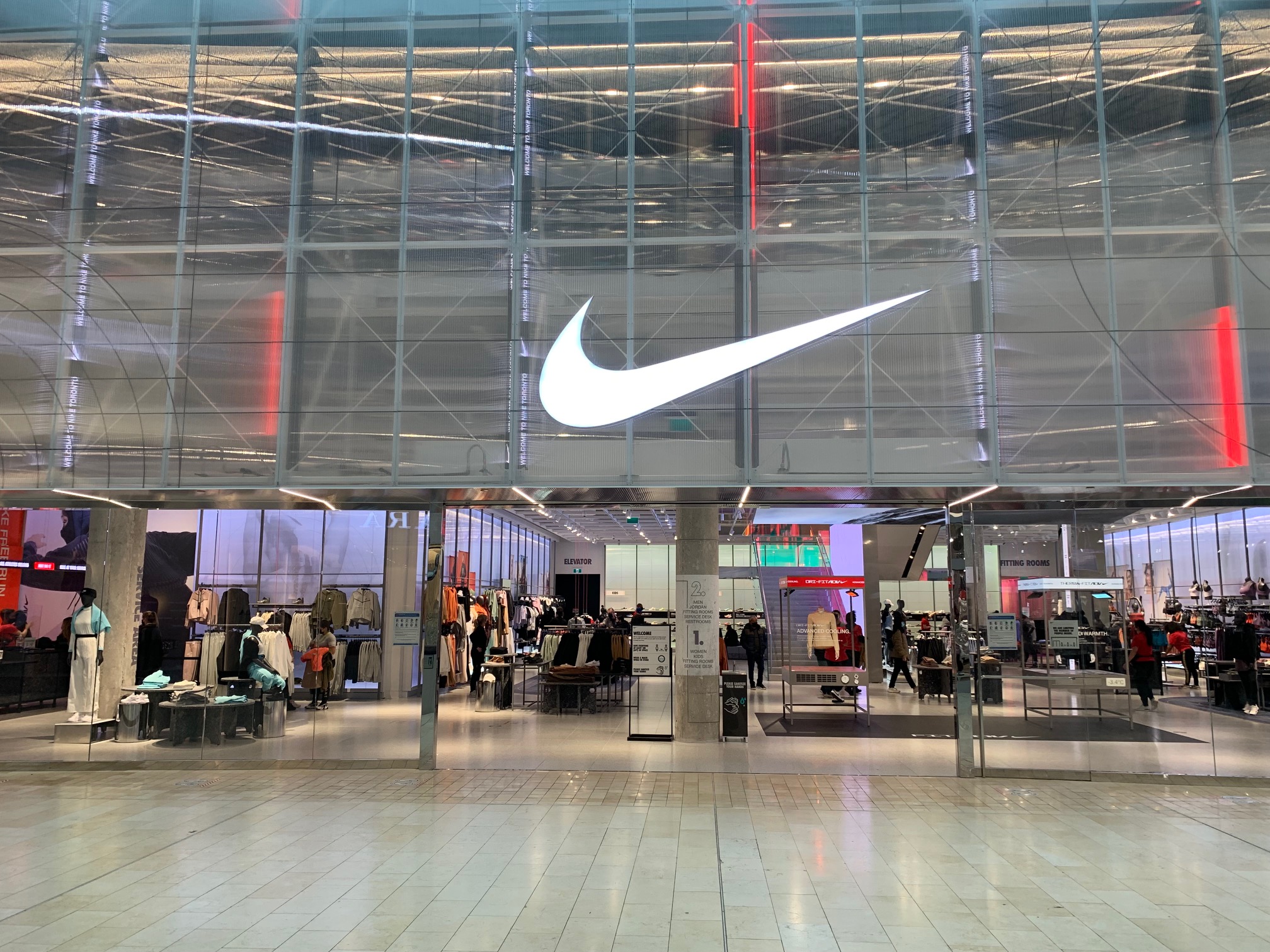 Nike store toronto yorkdale hotsell